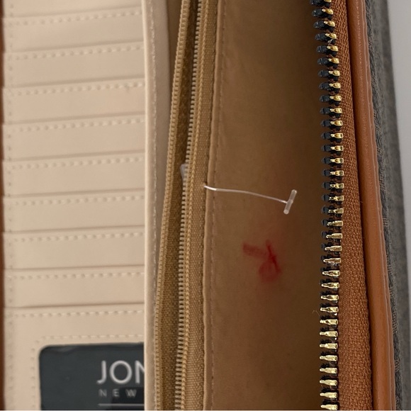 Jones New York Signature Wallet - Picture 5 of 8